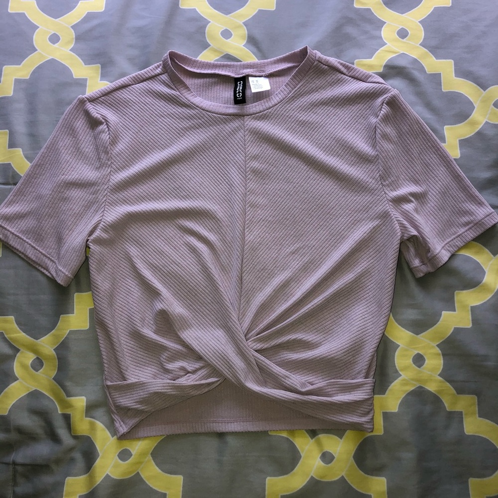H&M Size M Lavender Criss Cross Cropped Tee